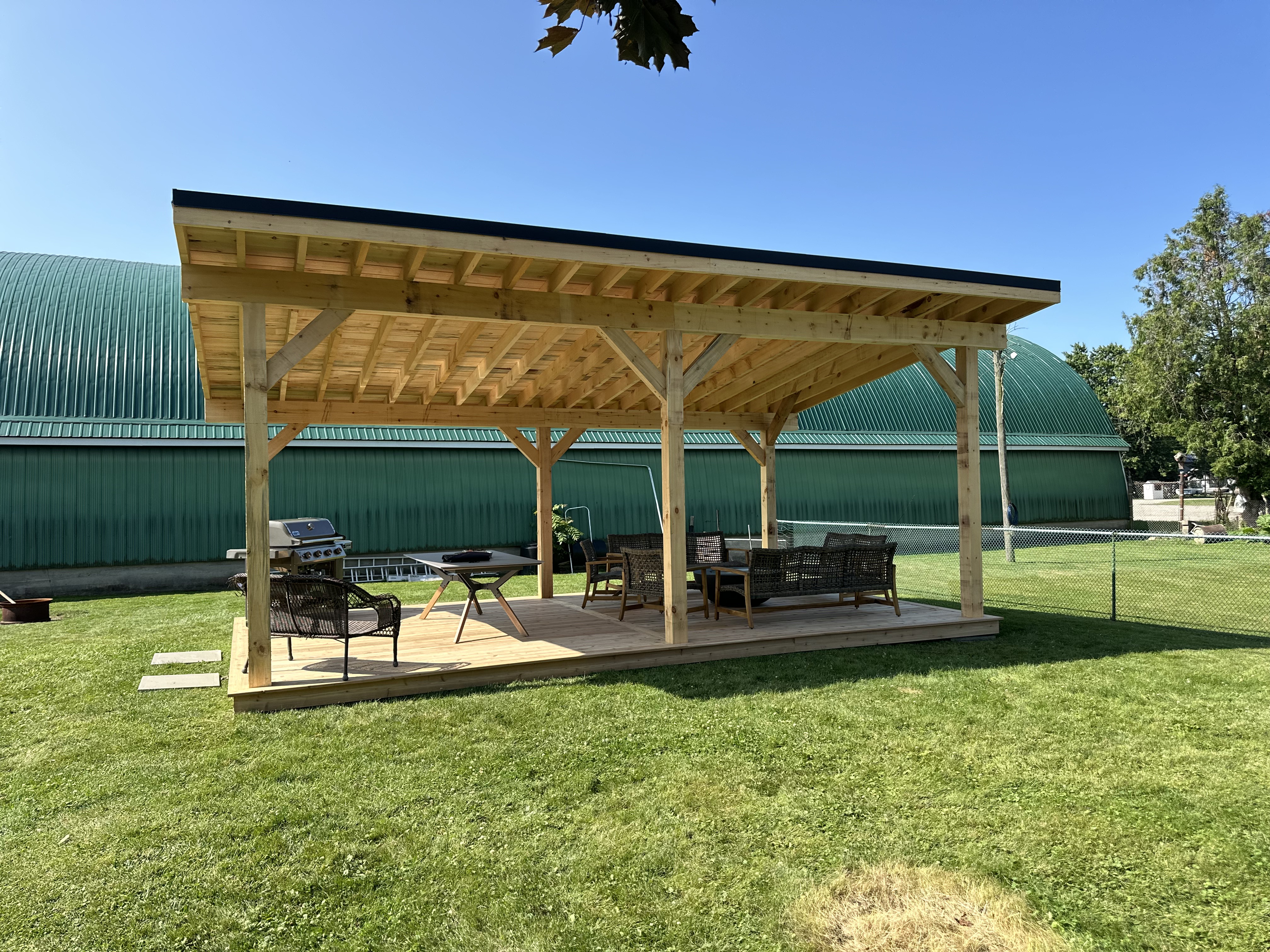 Deck & Pergola